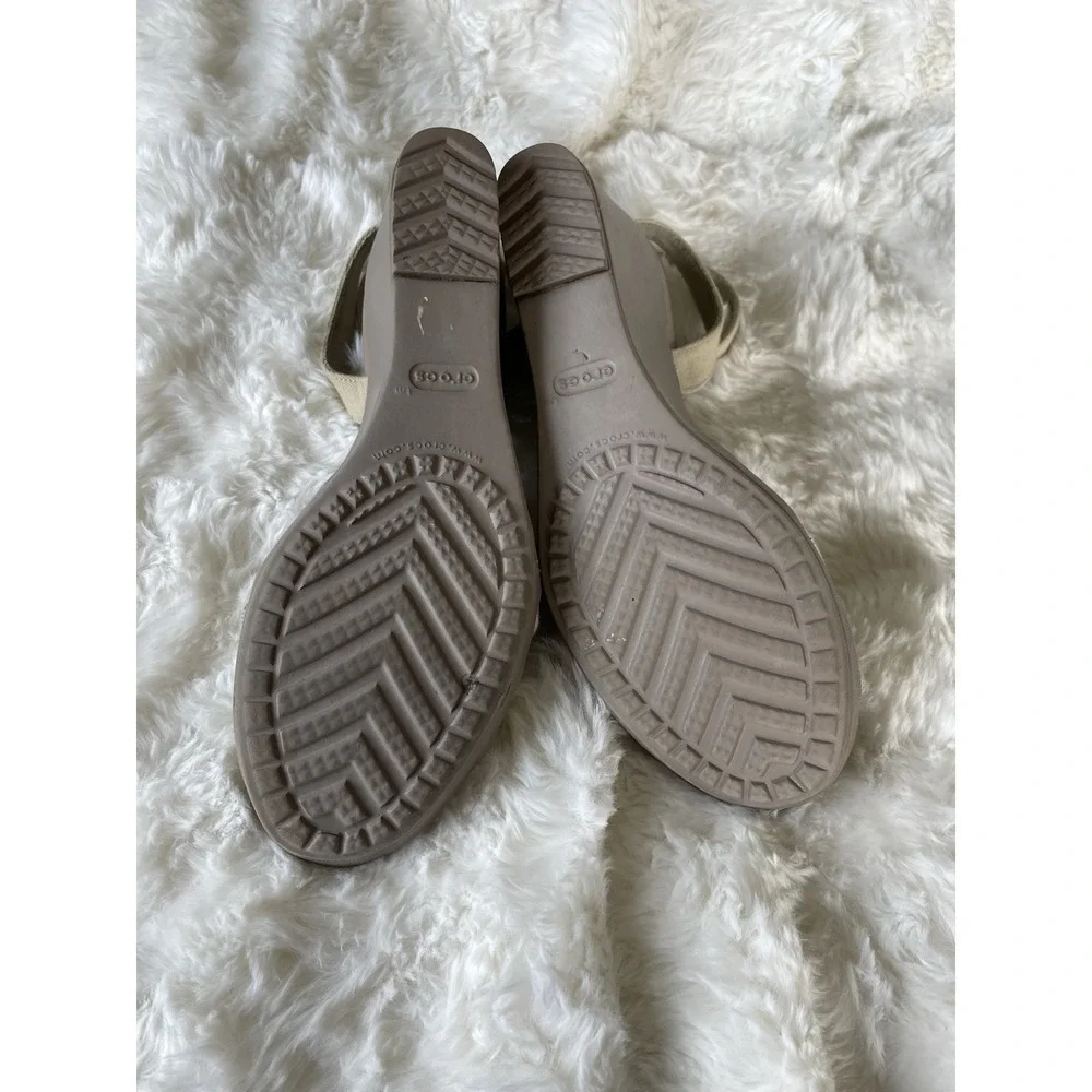 Crocs Leigh II Crossstrap Wedge Sandal Women's Size 9‎ Oatmeal/Mushroom